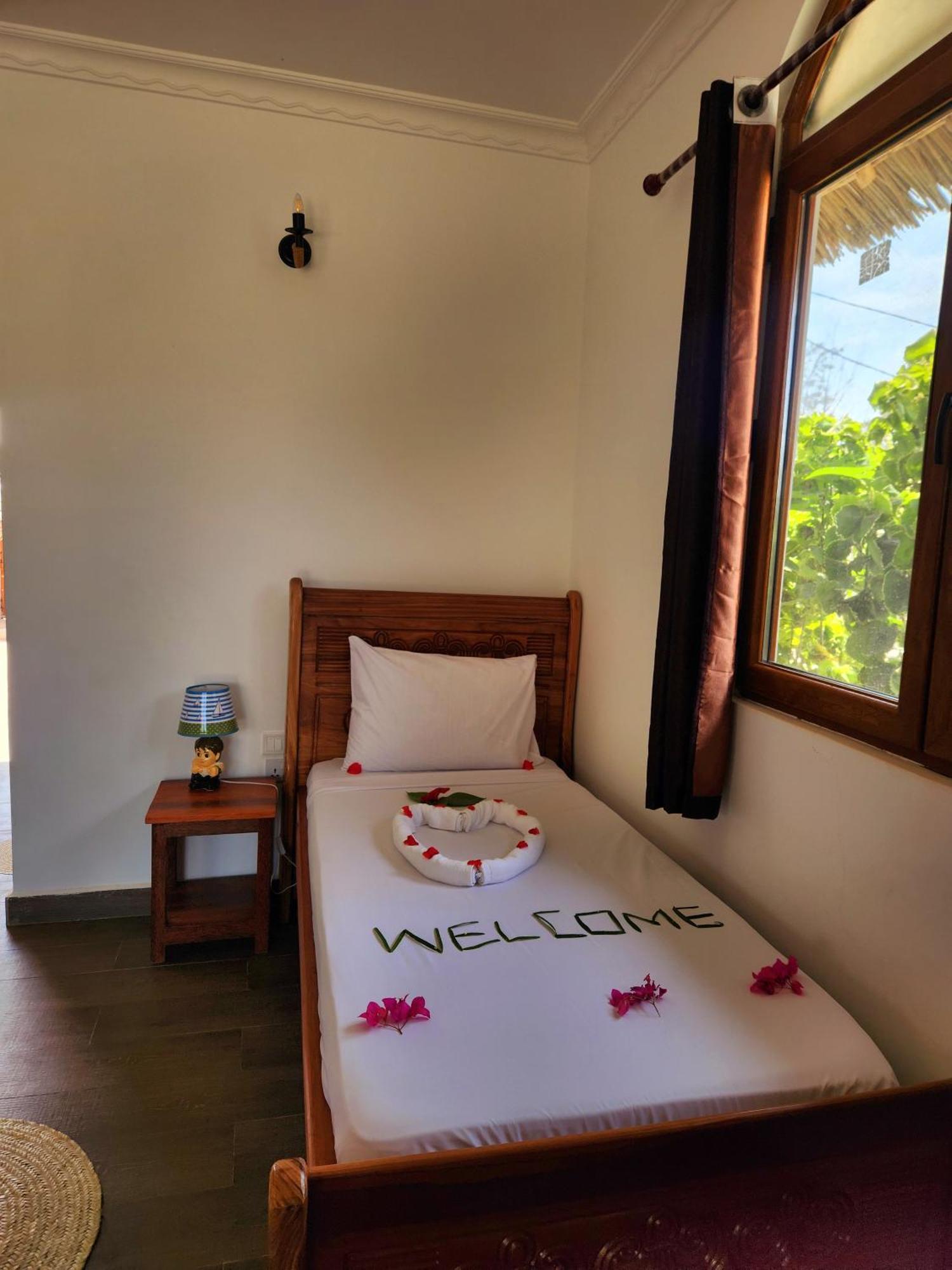 Almas Beach Boutique Hotel Makunduchi Extérieur photo